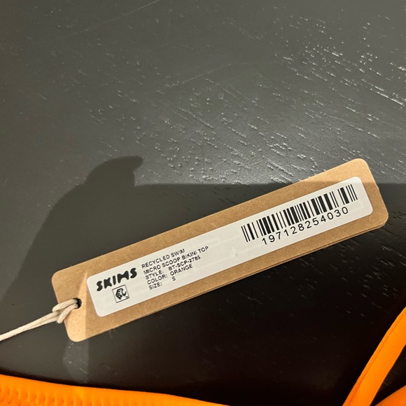 NWT SIGNATURE SWIM MICRO SCOOP BIKINI TOP - Picture 2 of 2